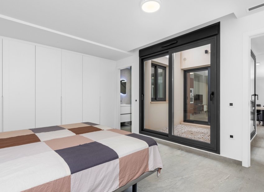 Resale - Semi - Detached Villa -
San Miguel de Salinas - Costa Blanca South