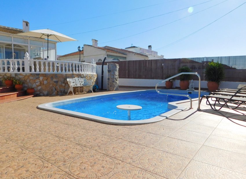 Resale - Semi - Detached Villa -
Torrevieja - San Luis