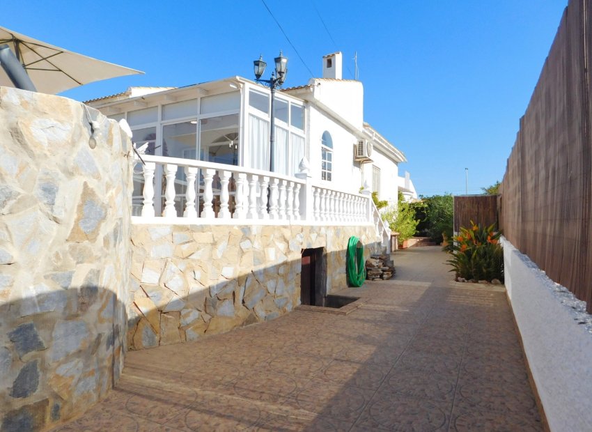 Resale - Semi - Detached Villa -
Torrevieja - San Luis