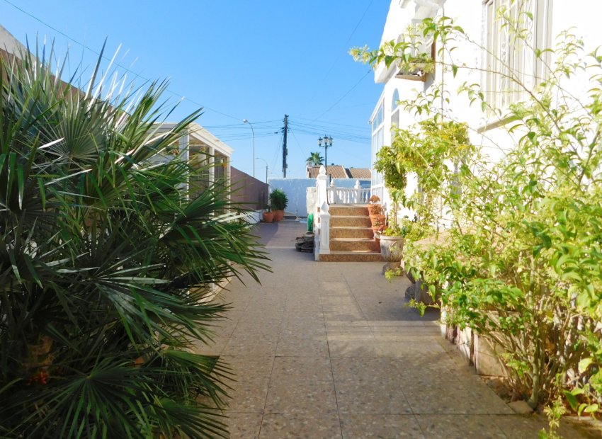 Resale - Semi - Detached Villa -
Torrevieja - San Luis