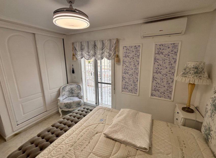 Resale - Town House -
Benijofar - Monte Azul