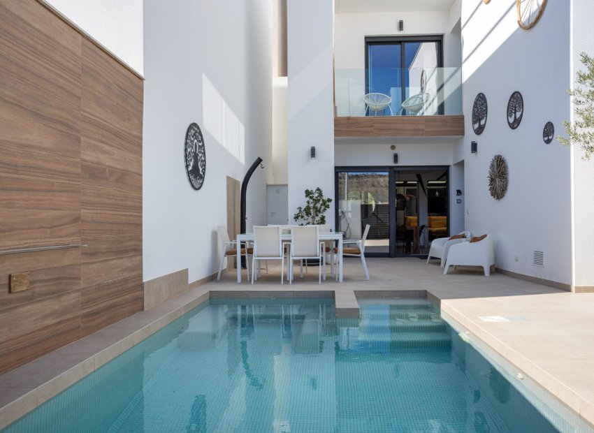 Resale - Town House -
Benijofar