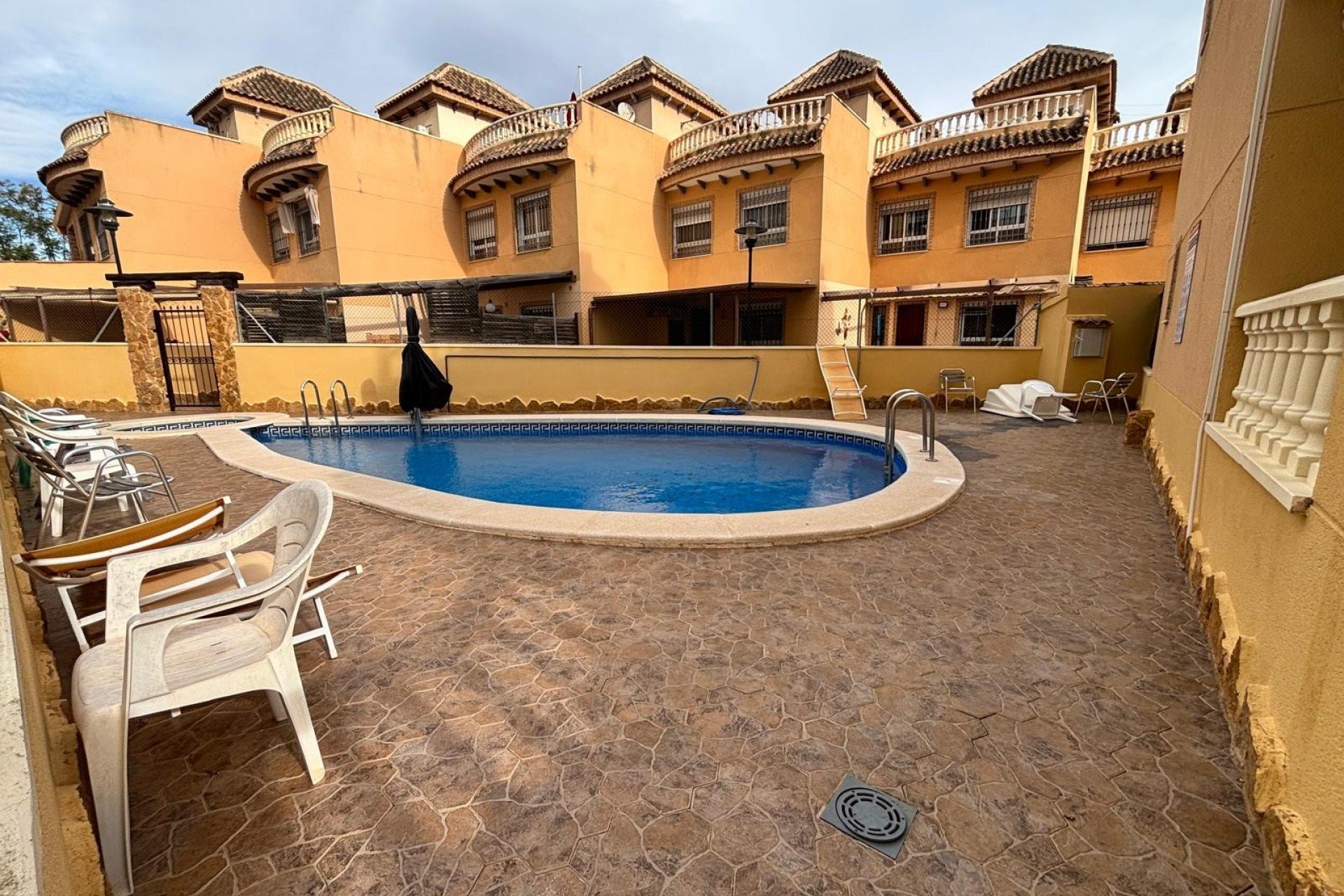 Resale - Town House -
Guardamar del Segura - Urbanizaciones