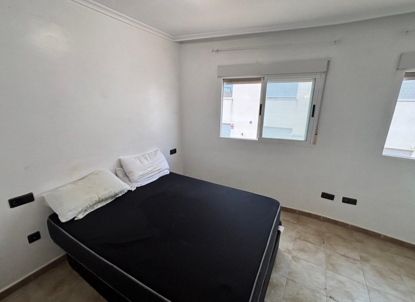 Resale - Town House -
Guardamar del Segura - Urbanizaciones