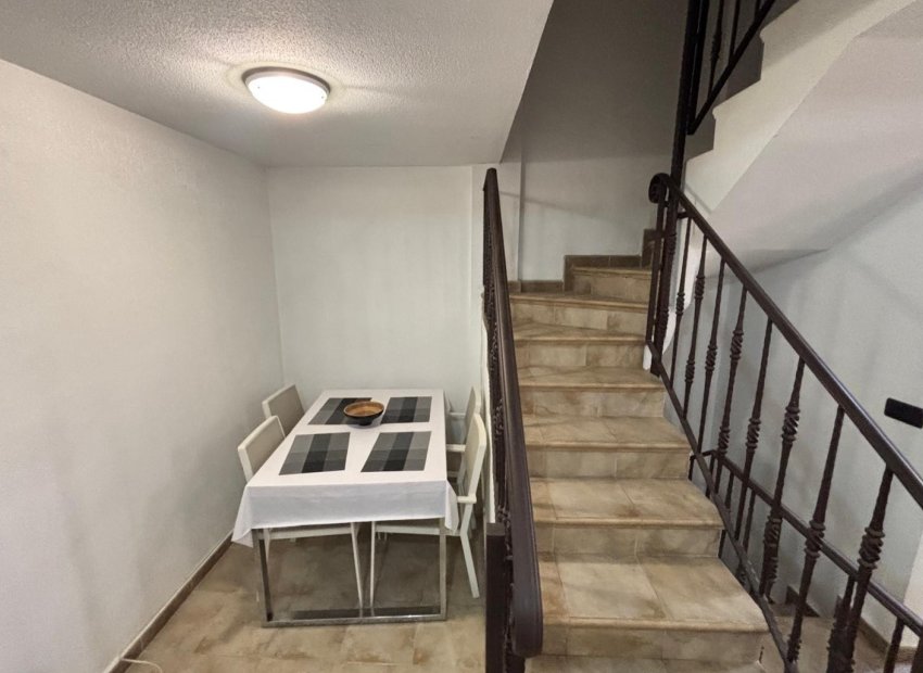 Resale - Town House -
Guardamar del Segura - Urbanizaciones