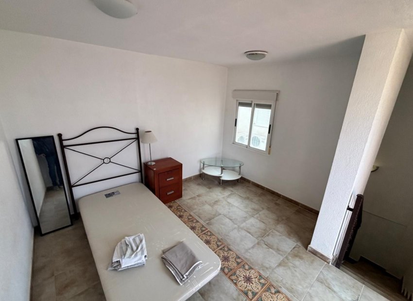 Resale - Town House -
Guardamar del Segura - Urbanizaciones