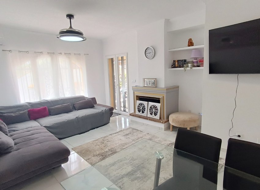 Resale - Town House -
Orihuela Costa - Villamartín