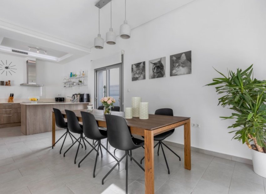 Resale - Villa -
Benijofar