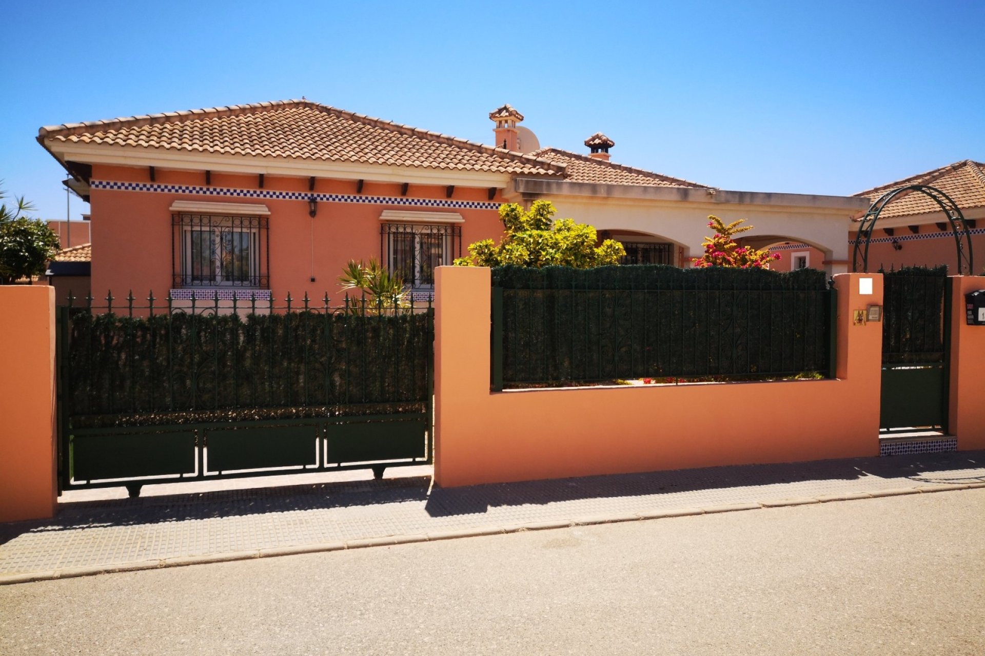 Resale - Villa -
Los Montesinos - Los Montesinos - Urb. La Herrada