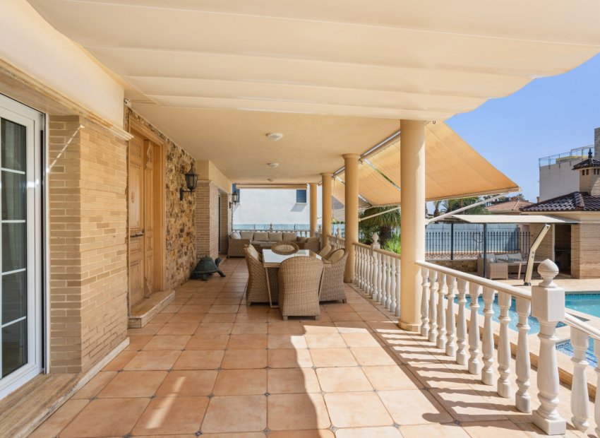 Resale - Villa -
Torrevieja - La Veleta