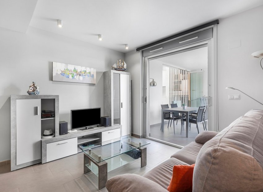 Reventa - Apartamento -
La Mata - Playa
