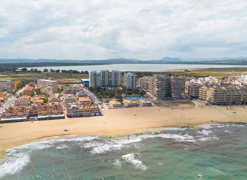 Reventa - Apartamento -
La Mata - Playa