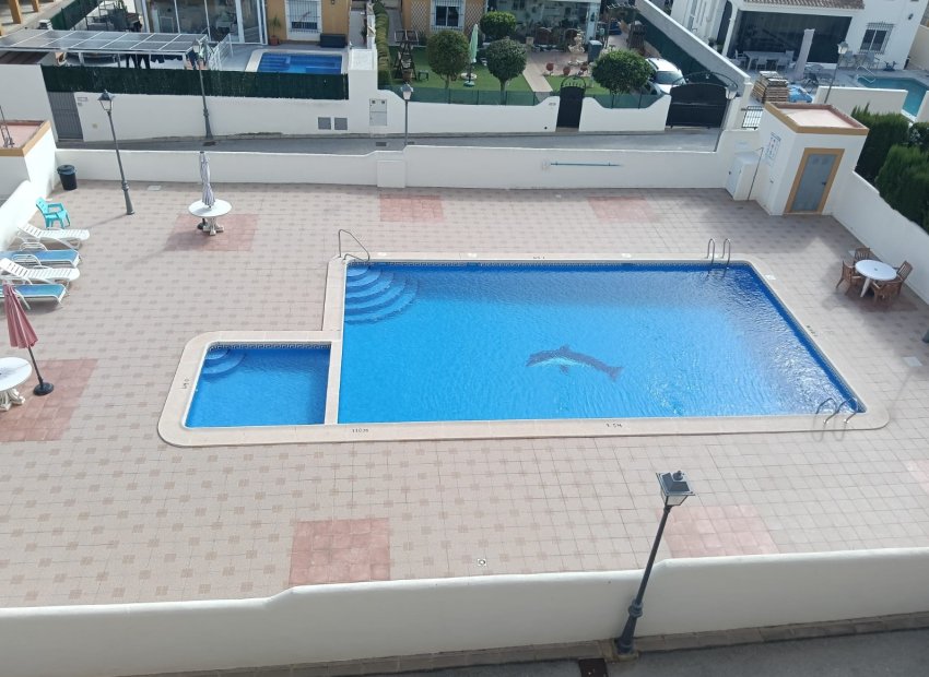 Reventa - Apartamento -
Los Montesinos - Urbanizacion montesol
