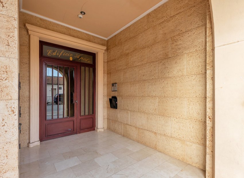 Reventa - Apartamento -
Los Montesinos