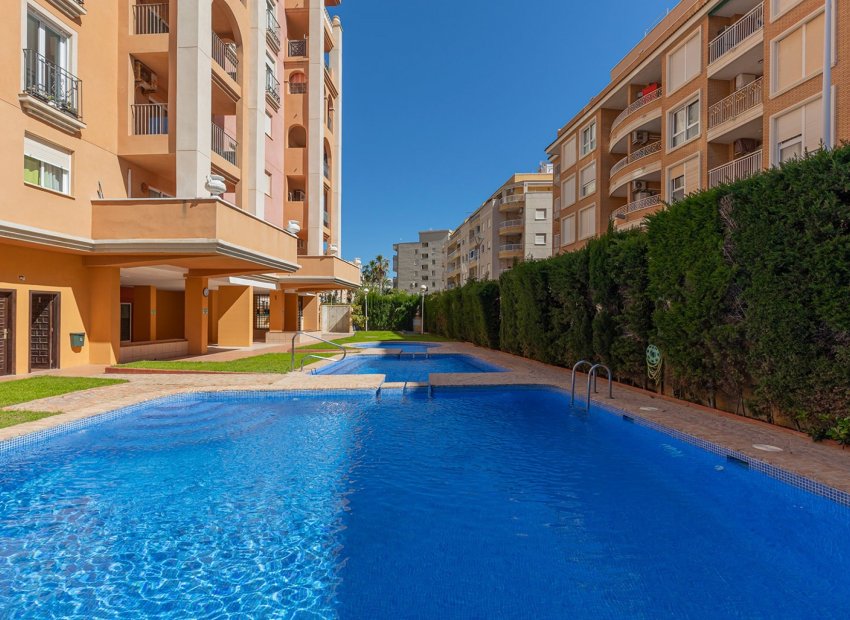 Reventa - Apartamento -
Torrevieja - Playa de los locos