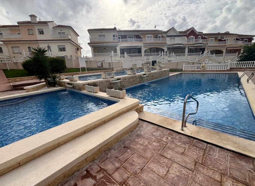 Reventa - Casa adosada -
Benijofar - Monte Azul