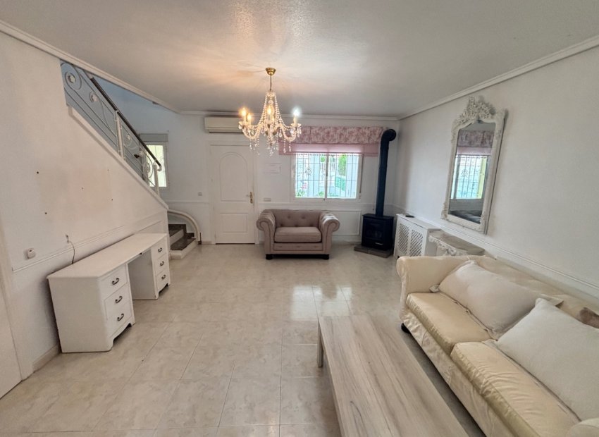 Reventa - Casa adosada -
Benijofar - Monte Azul