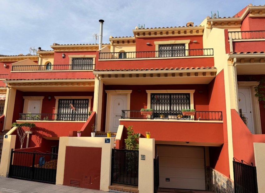Reventa - Casa adosada -
Catral - pueblo