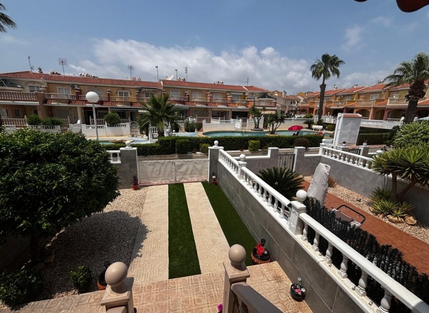 Reventa - Casa adosada -
Ciudad Quesada - Doña Pepa