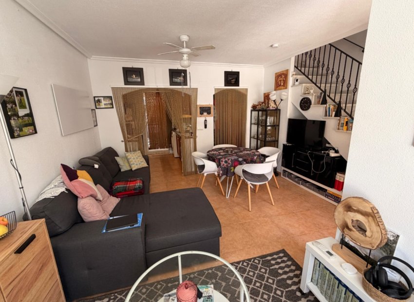 Reventa - Casa adosada -
El Raso