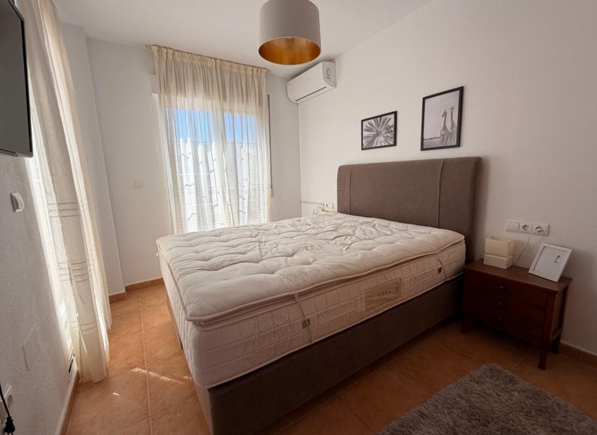 Reventa - Casa adosada -
El Raso