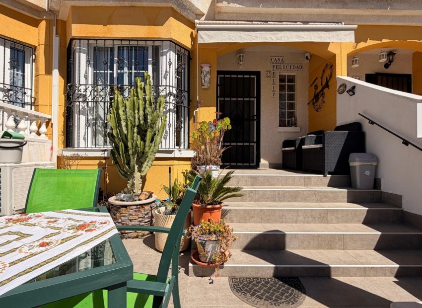 Reventa - Casa adosada -
El Raso