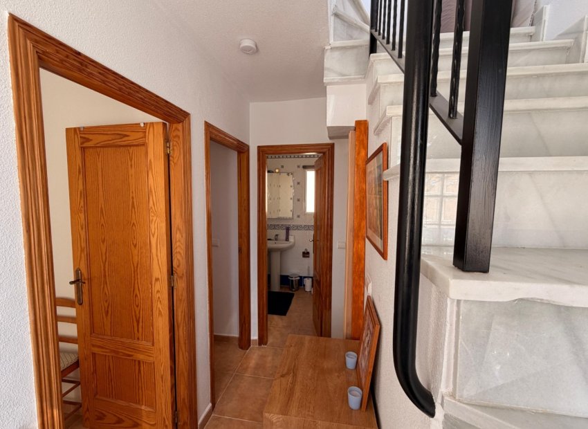 Reventa - Casa adosada -
El Raso