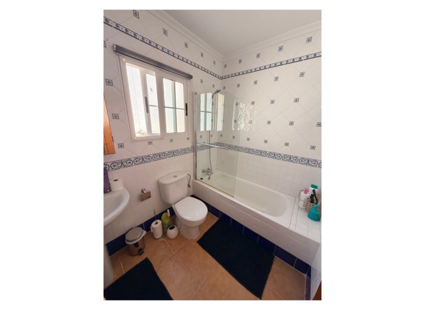 Reventa - Casa adosada -
El Raso