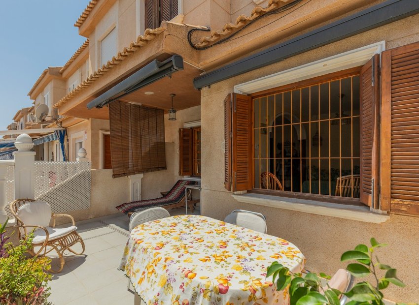 Reventa - Casa adosada -
La Mata - Playa