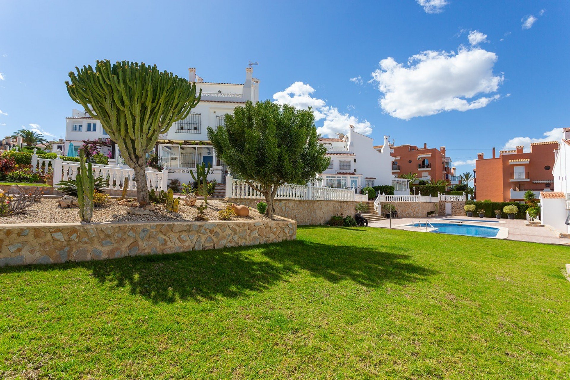 Reventa - Casa adosada -
La Mata