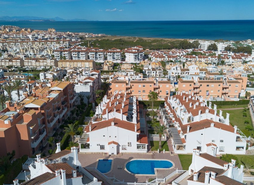 Reventa - Casa adosada -
La Mata