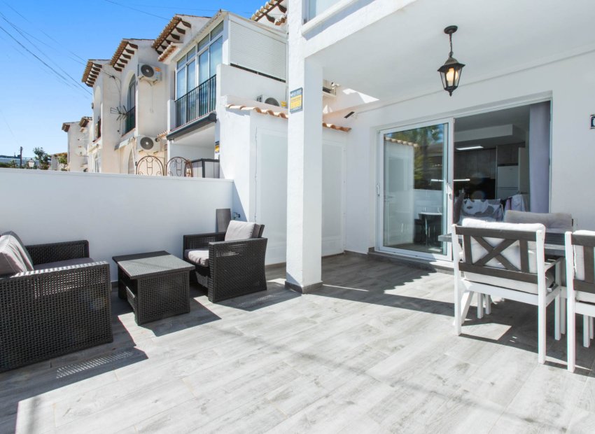 Reventa - Casa adosada -
Torrevieja - Lago Jardin