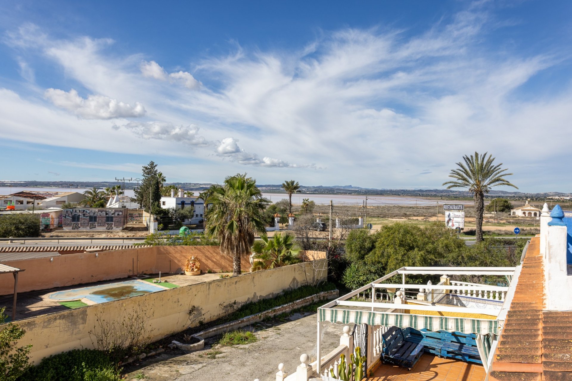 Reventa - Casa adosada -
Torrevieja - Urbanización San Luis