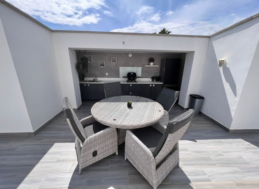 Reventa - Finca   -
Elche - La Marina