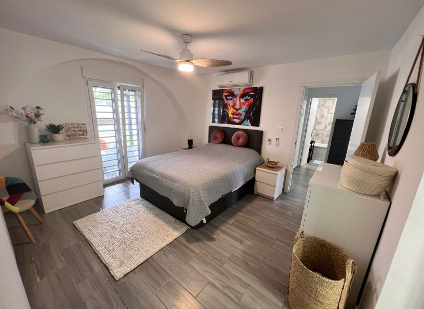 Reventa - Finca   -
Elche - La Marina