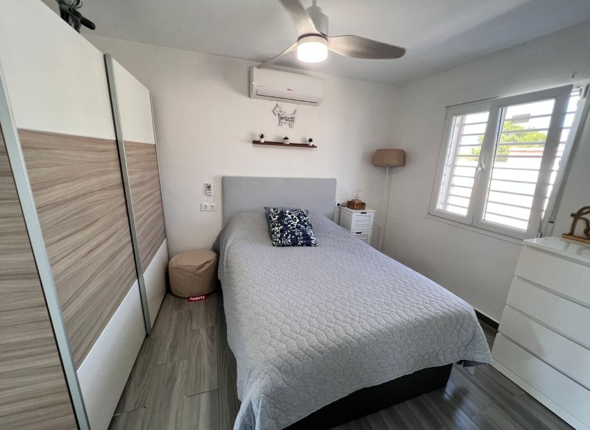 Reventa - Finca   -
Elche - La Marina