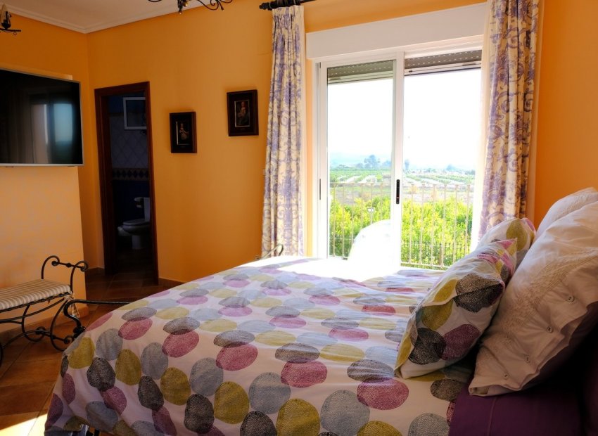 Reventa - Finca   -
Orihuela