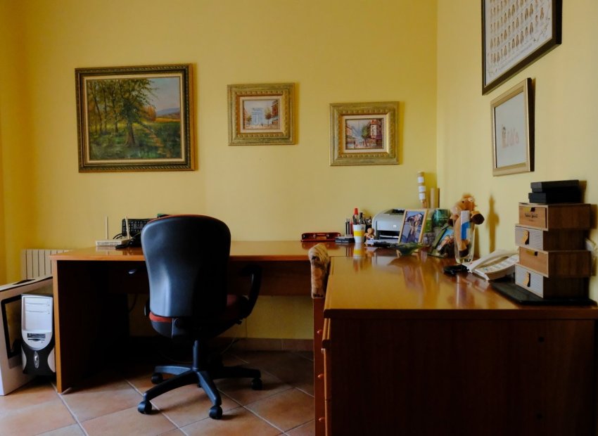 Reventa - Finca   -
Orihuela