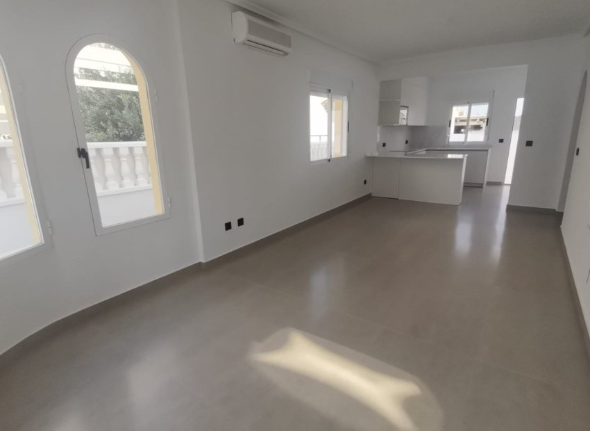 Reventa - Independiente / Villa -
Algorfa - Lo Crispin