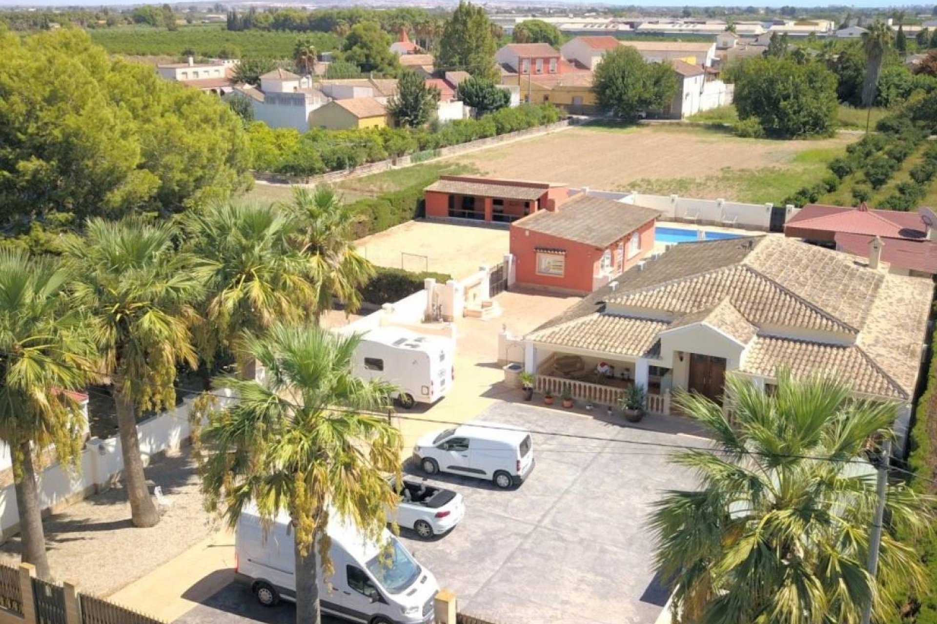 Reventa - Independiente / Villa -
Almoradí - Heredades