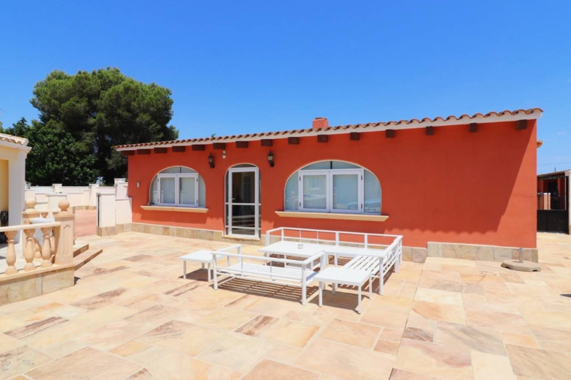 Reventa - Independiente / Villa -
Almoradí - Heredades