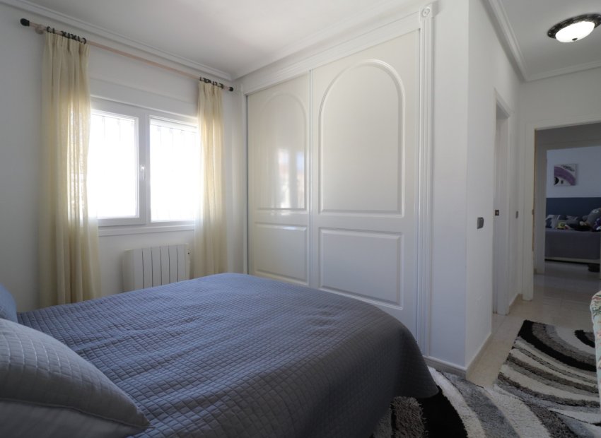 Reventa - Independiente / Villa -
Benijofar - Monte Azul