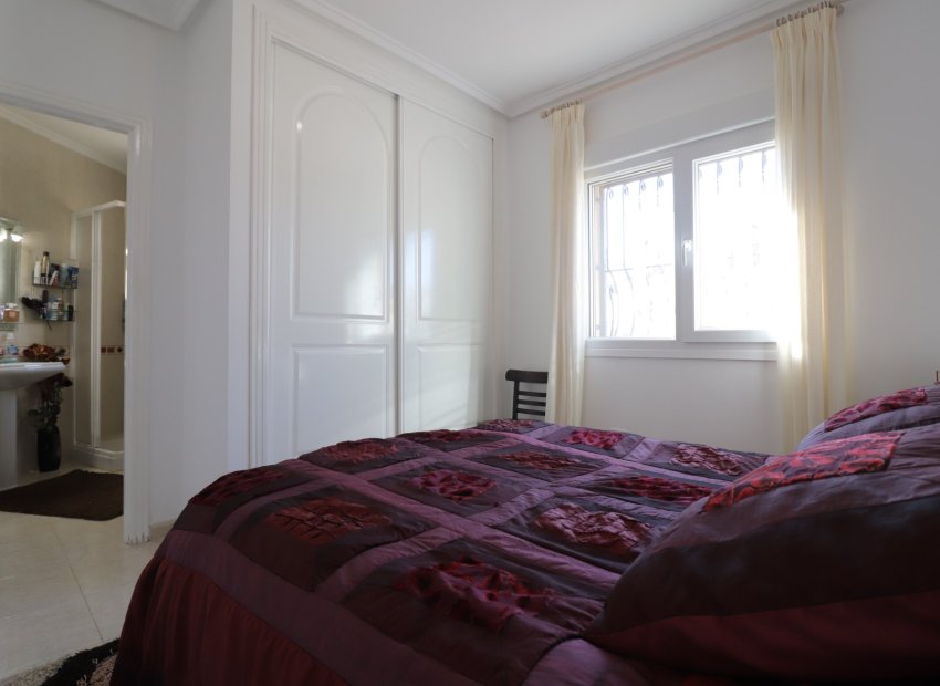Reventa - Independiente / Villa -
Benijofar - Monte Azul