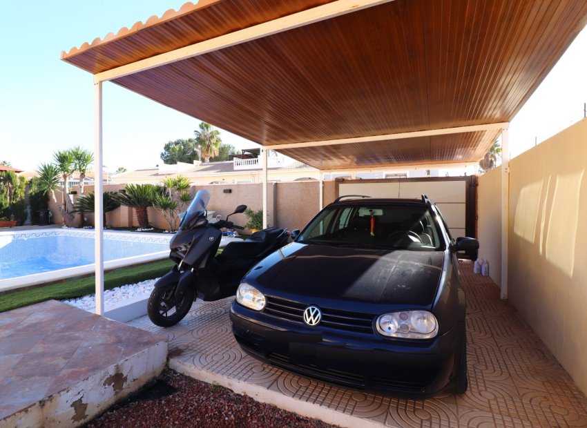 Reventa - Independiente / Villa -
Benijofar - Monte Azul