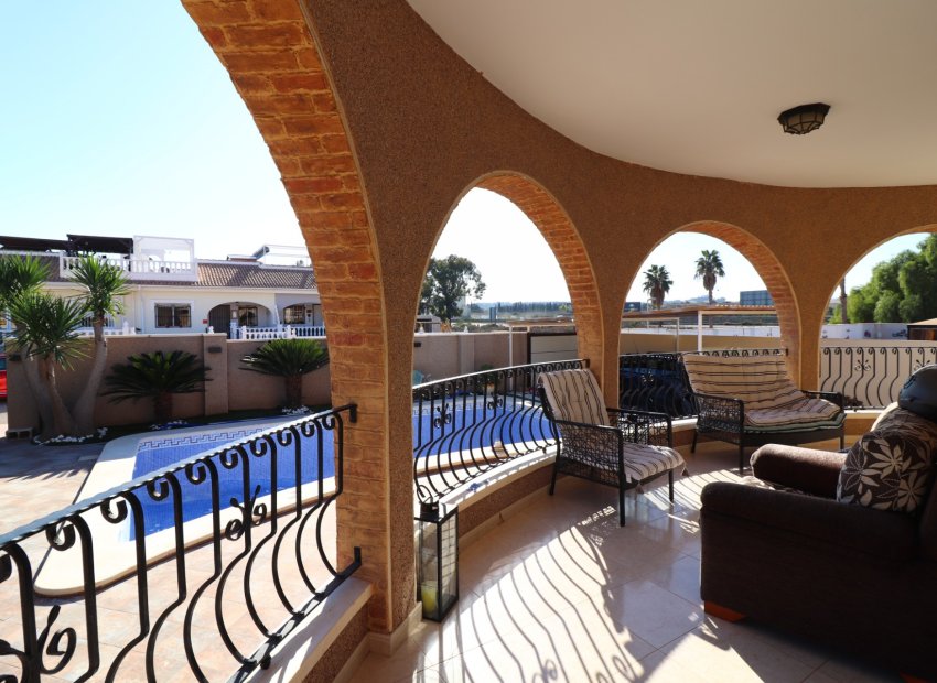 Reventa - Independiente / Villa -
Benijofar - Monte Azul