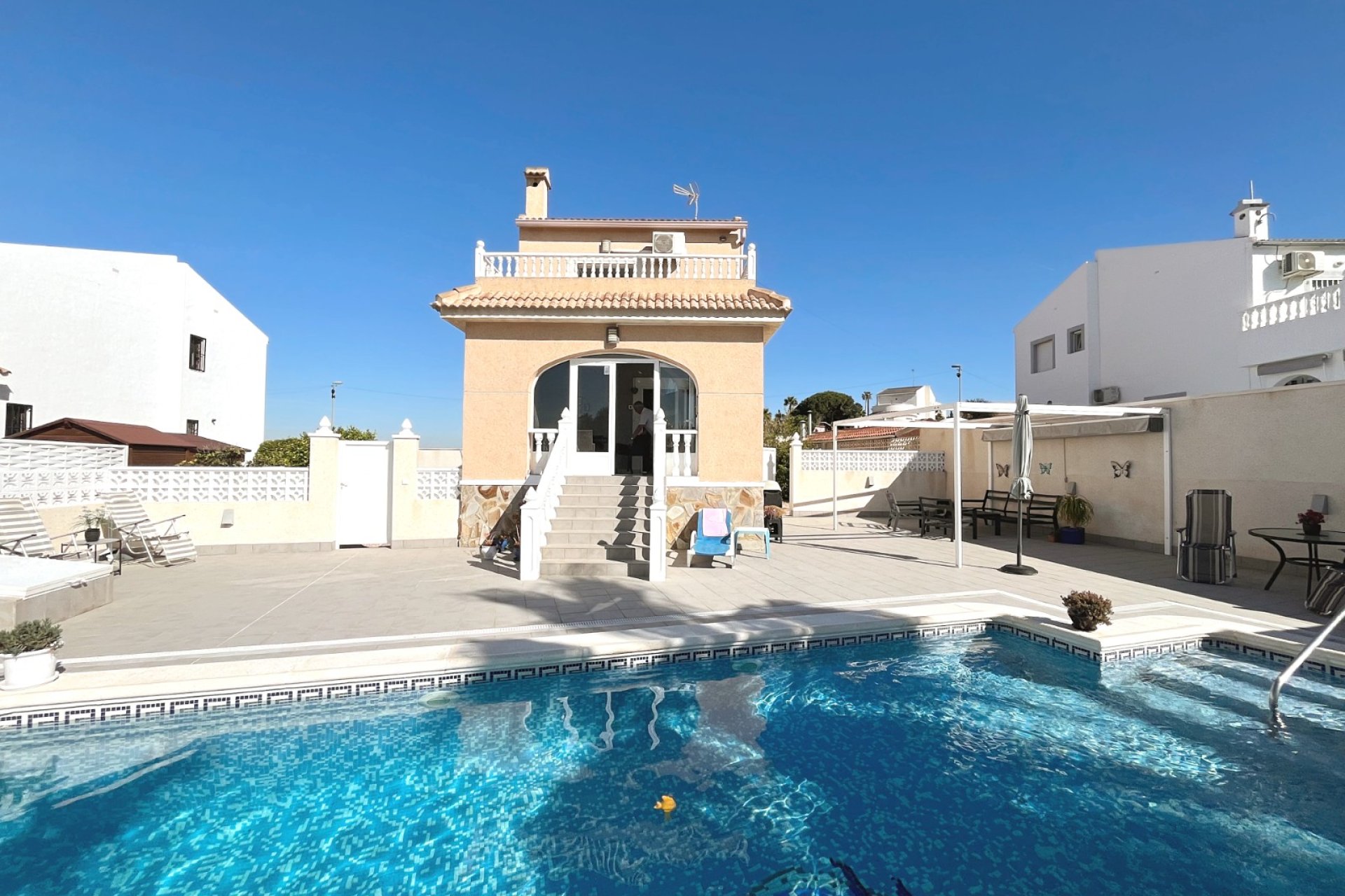 Reventa - Independiente / Villa -
Benijofar - Monte Azul
