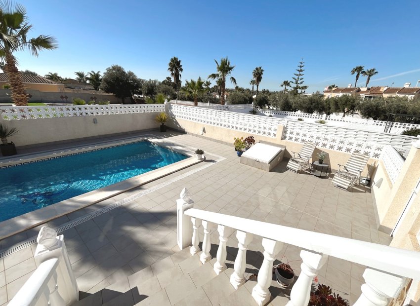 Reventa - Independiente / Villa -
Benijofar - Monte Azul