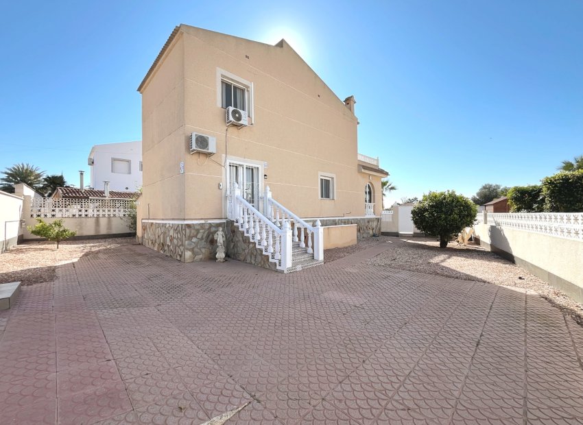 Reventa - Independiente / Villa -
Benijofar - Monte Azul