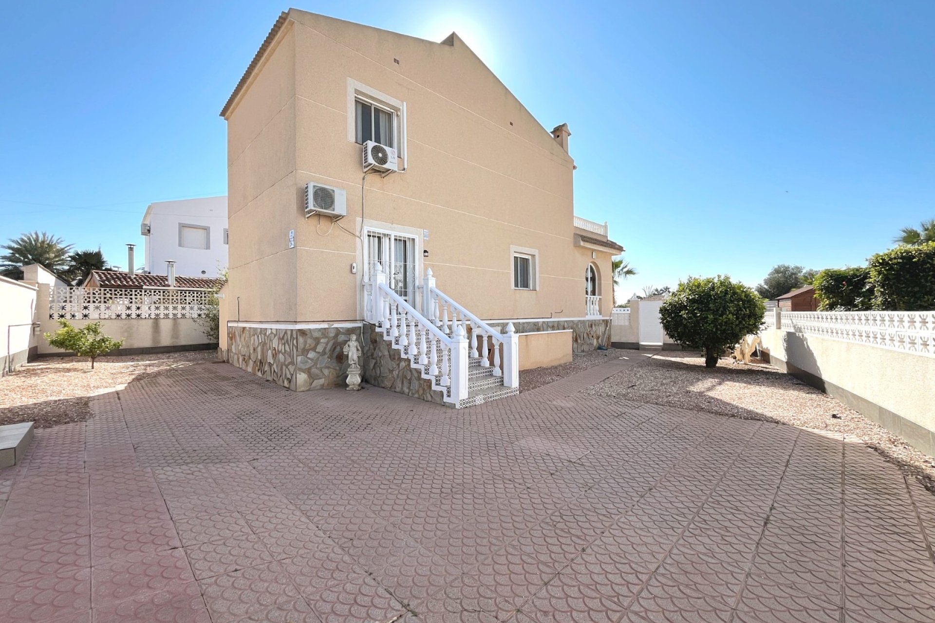 Reventa - Independiente / Villa -
Benijofar - Monte Azul