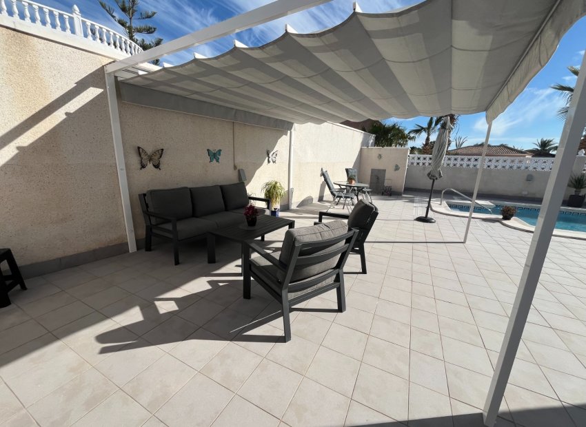 Reventa - Independiente / Villa -
Benijofar - Monte Azul